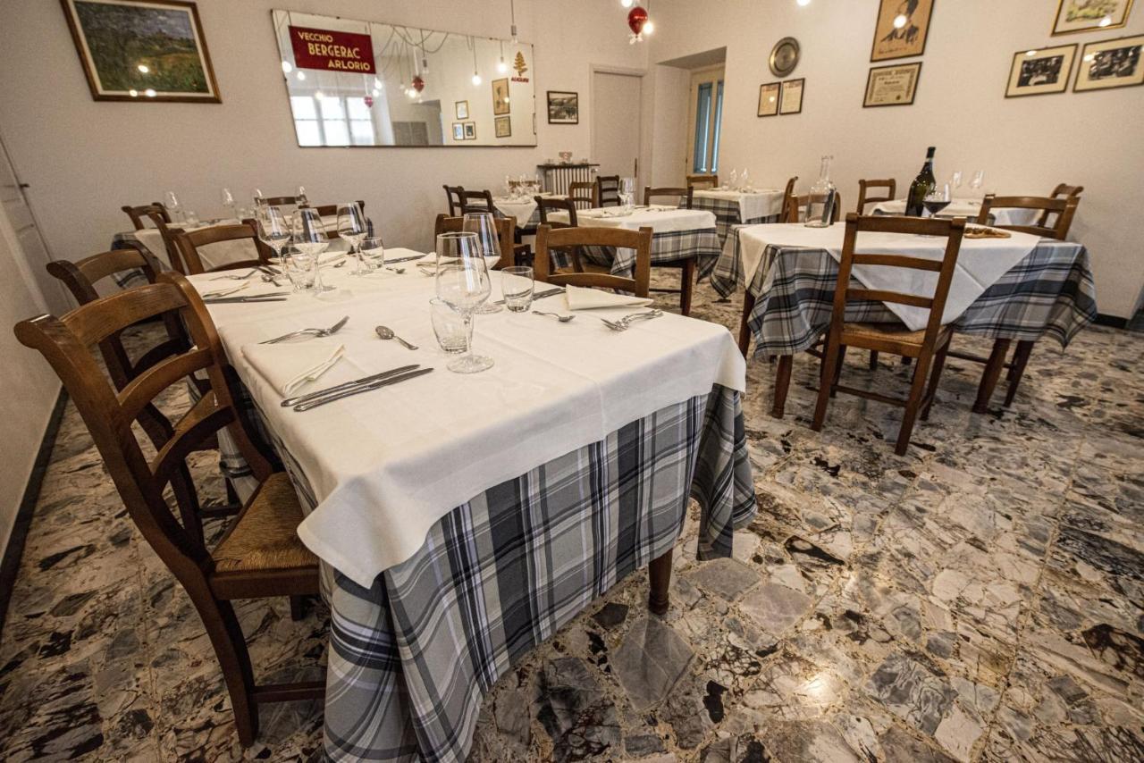 Albergo Ristorante Italia Serralunga d'Alba Esterno foto