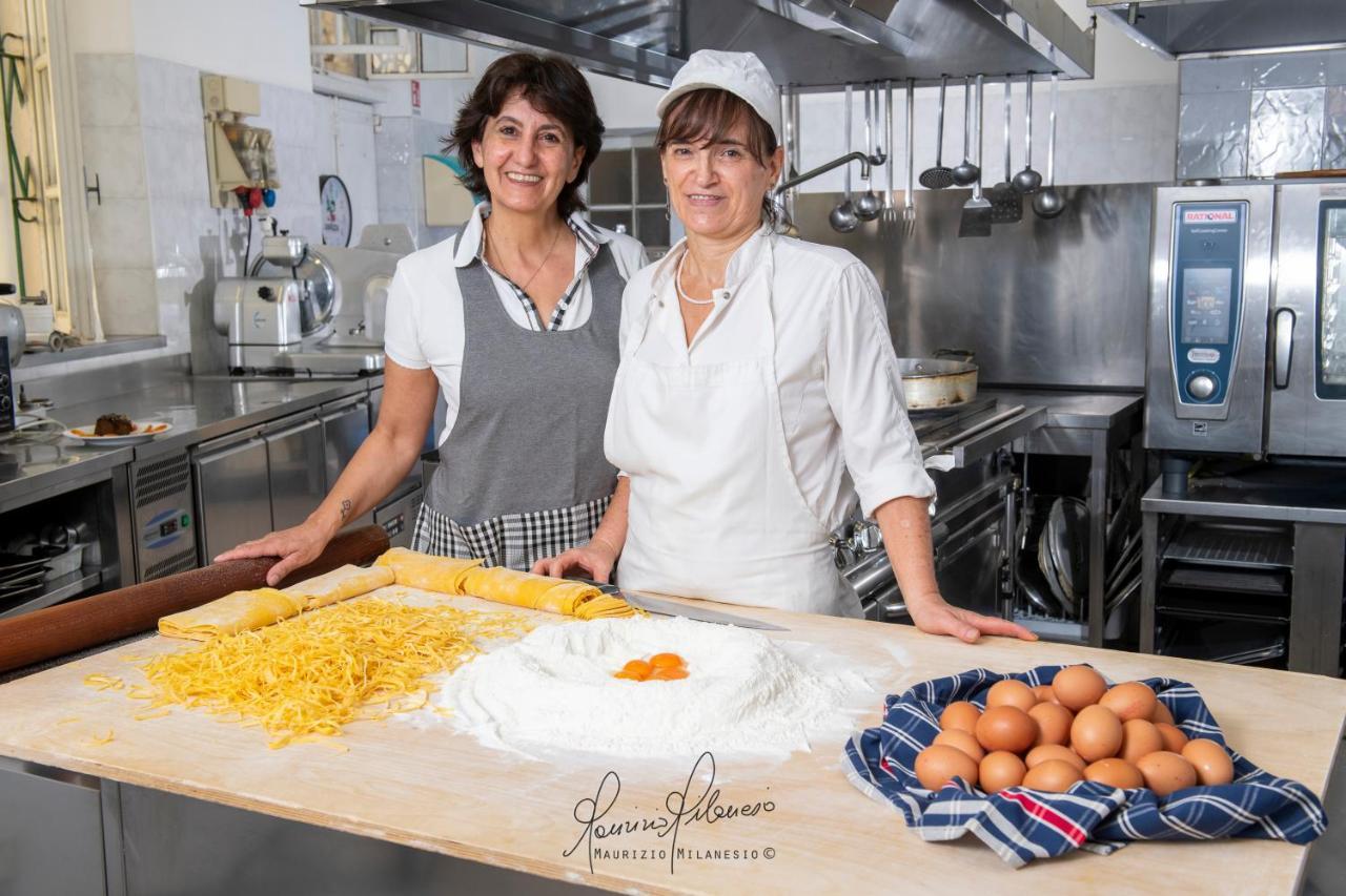 Albergo Ristorante Italia Serralunga d'Alba Esterno foto