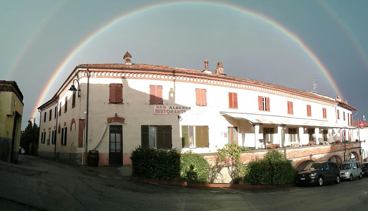 Albergo Ristorante Italia Serralunga d'Alba Esterno foto